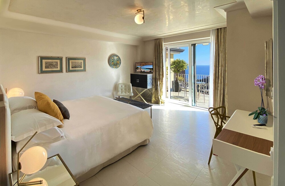 Luxury City Centre Apartments With Ocean Views Reference: Luxury Apartment 5 Min From Taormina City Centre Taormina