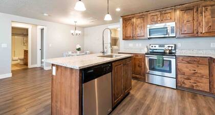 Sleepy Ridge Apt, Self Check-In, Parking