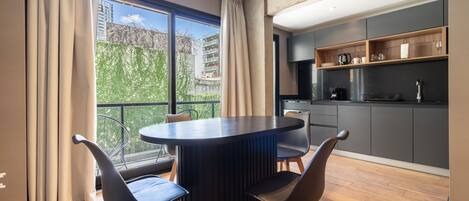 Appartement (1B) | Restauration dans la chambre