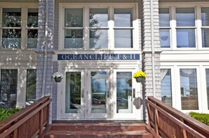 Interior - Oceancliff Resort I & II (Newport)