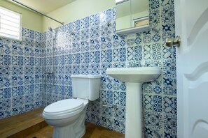 Dusche, Handtücher, Toilettenpapier