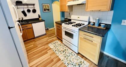 Cozy 2 bedrooms in the heart of historic Linden Hills Neighborhood