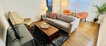 Cozy 2 bedrooms in the heart of historic Linden Hills Neighborhood