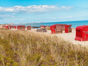 Plage à proximité, chaises longues
