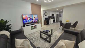 تلفزيون ذكي، كُتُب، شاشة كمبيوتر