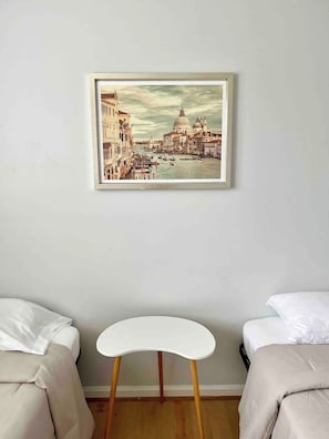 3 bedrooms, desk, iron/ironing board, free WiFi