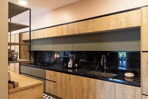 Fridge, microwave, dishwasher, coffee/tea maker
