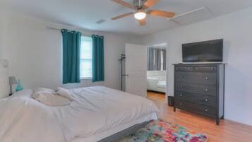 3 habitaciones, escritorio, tabla de planchar con plancha y wifi gratis