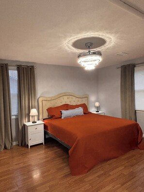 3 bedrooms, desk, iron/ironing board, free WiFi