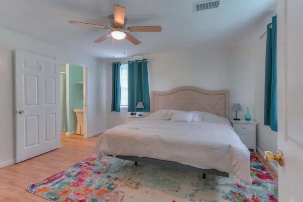 3 bedrooms, desk, iron/ironing board, free WiFi