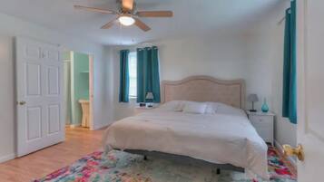 3 habitaciones, escritorio, tabla de planchar con plancha y wifi gratis