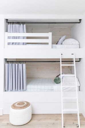 6 chambres, fer et planche à repasser, accès au Wi-Fi (inclus)