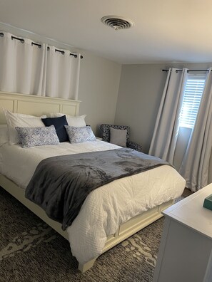 3 室のベッドルーム、デスク、WiFi、ベッドシーツ