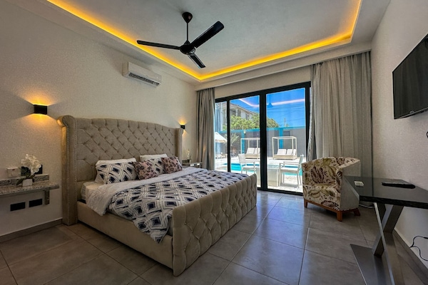 Roupas de cama premium, cofres nos quartos, individualmente decorados