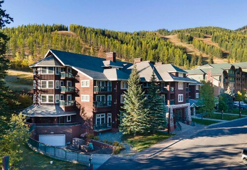 Kintla Lodge: Ski-in/Ski-out