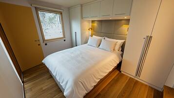 2 bedrooms, iron/ironing board, travel crib, free WiFi