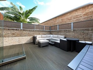 Terrace/patio - 2-bed with private patio, both en-suite (London)