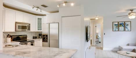 Fridge, microwave, stovetop, dishwasher