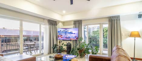 Fernseher, Stereoanlage