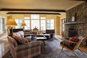 TV, fireplace, DVD player, books