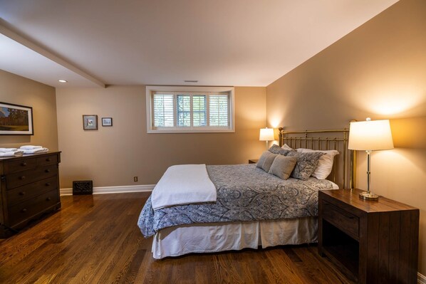 4 Schlafzimmer, Schreibtisch, Bügeleisen/Bügelbrett, kostenloses WLAN