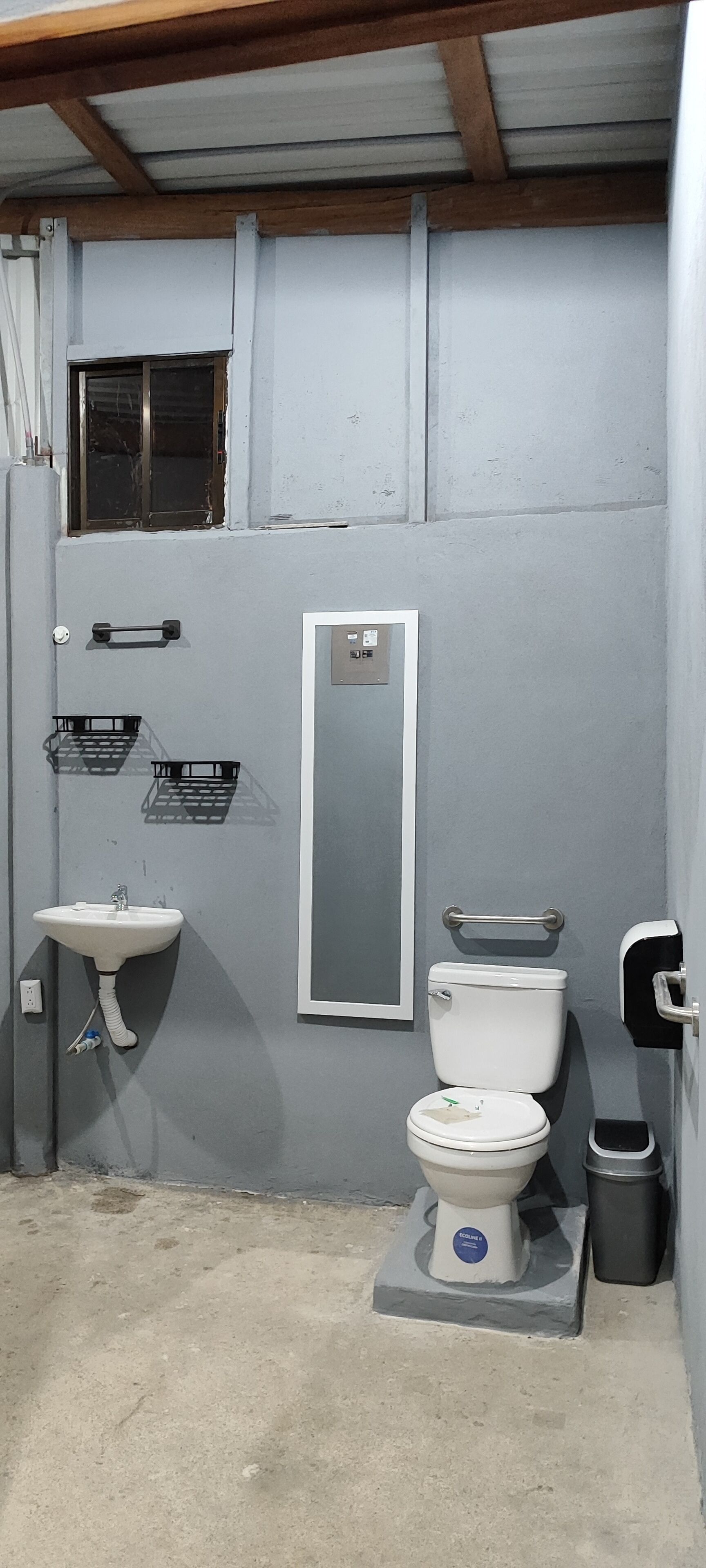 Exclusief huisje | Badkamer | Een douche, handdoeken, zeep, shampoo