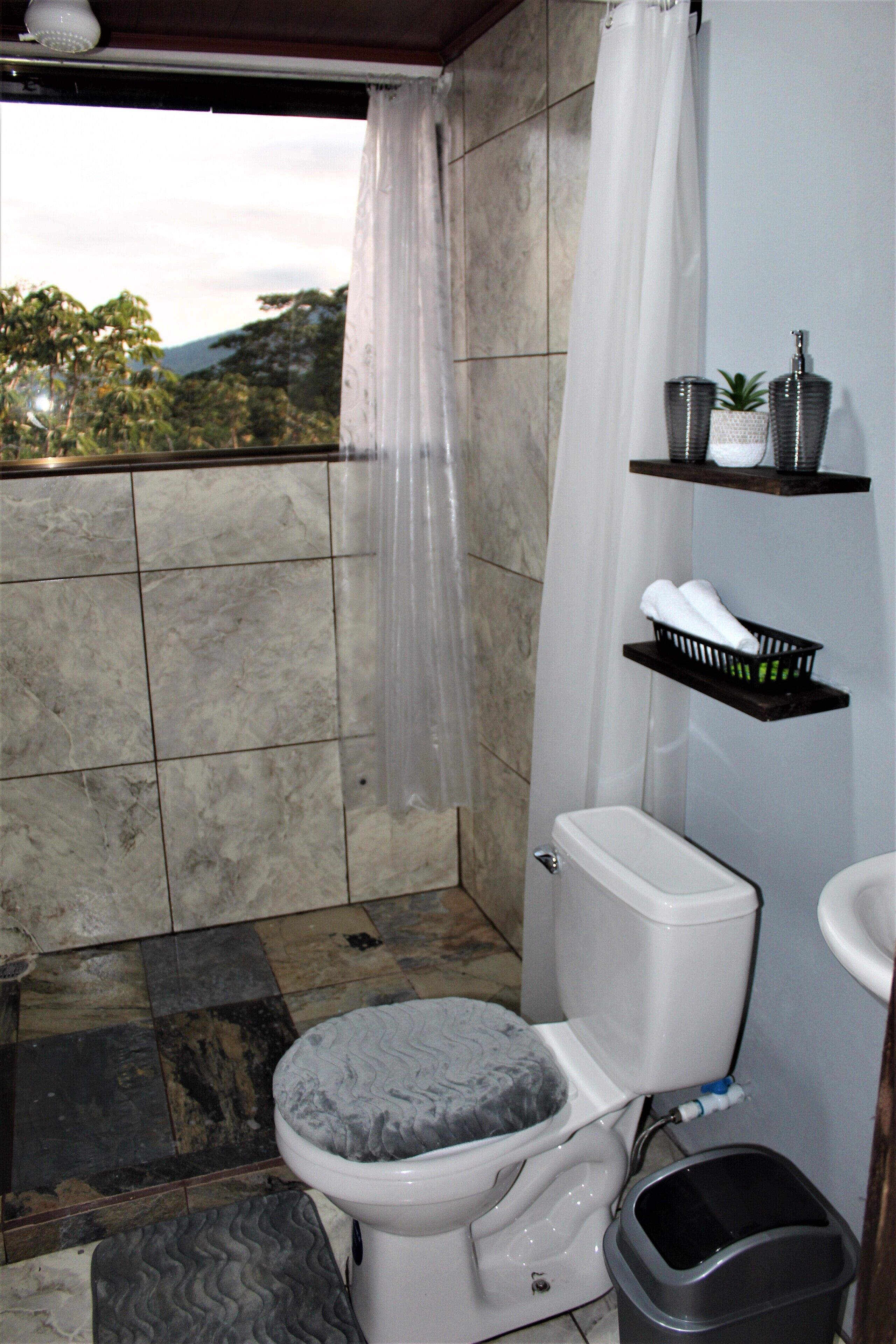 Habitació Comfort | Bany | Dutxa, tovalloles, sabó i xampú 