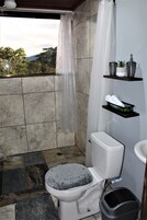 Sunrise Arenal Volcano View | Bathroom | Shower, towels, soap, shampoo