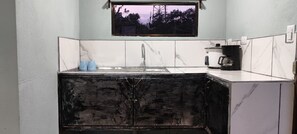 Deluxe Cabin, 1 Bedroom, Balcony, Mountain View | Private kitchen | Fridge - Rio Celeste Nature View (Katira)