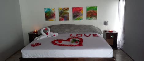 Down duvets, individually decorated, individually furnished, free WiFi