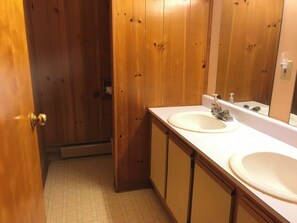 Badekar, såpe og toalettpapir