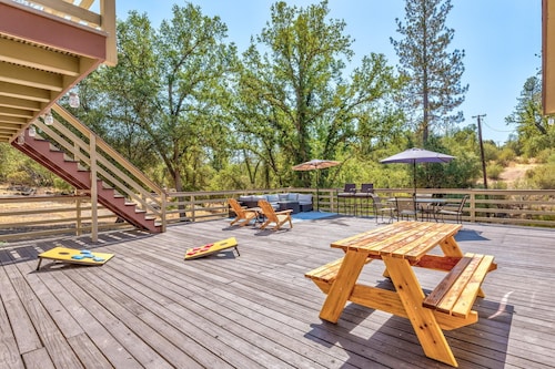 🛶 Cozy Creek Cabin near Yosemite & Bass Lake