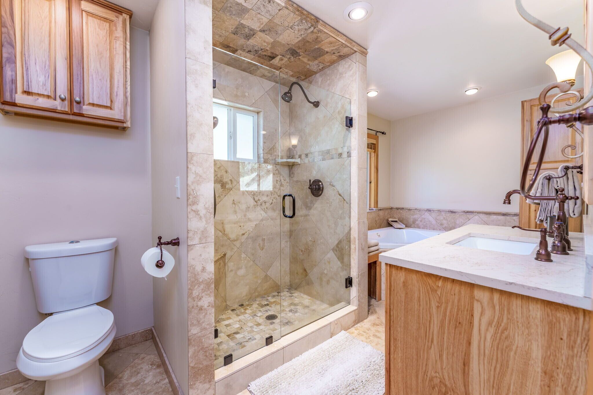 Shower, jetted bath, hair dryer, towels