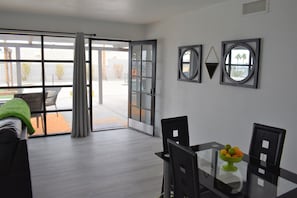 Interior - Mansion- Pool, Spa, Game Room, Casita, Fire Table, Lake View (Lake Havasu City)