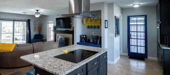 Mansion- Pool, Spa, Game Room, Casita, Fire Table, Lake View