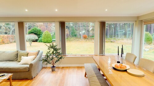 Dalnaglar - stylish holiday home on edge of woods