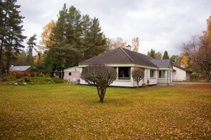 Exterior - Dalnaglar - stylish holiday home on edge of woods (Nethy Bridge)
