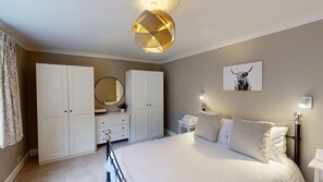 4 chambres, fer et planche à repasser, accès au Wi-Fi (inclus)