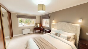 4 bedrooms, iron/ironing board, free WiFi, bed sheets