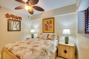 2 bedrooms, free Internet, bed sheets - Centrally Located Kailua-Kona Condo w/ Lanai! (Kailua-Kona)