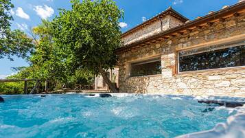 House | 9 bedrooms