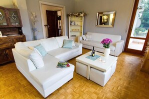 2 bedrooms, WiFi - Connie s Apartment in Monvalle (Monvalle)
