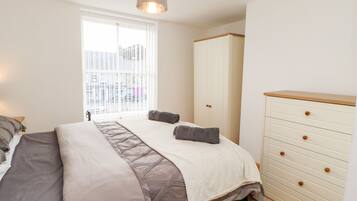 Cottage | 2 bedrooms, individually decorated, individually furnished, free WiFi