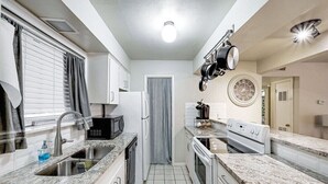 Condo, Plusieurs lits, patio, vue sur le jardin (Westfield Wonder) | Cuisine privée
