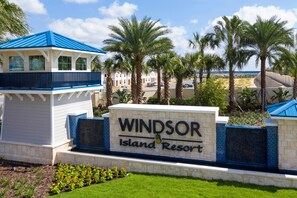 Property grounds - 3425 LW -exquisite 5BR Villa Private Pool & Spa (Davenport)