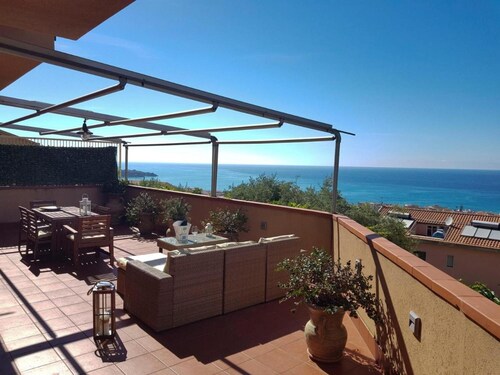 Seascape Terrace Spacious Apartment With Terrace