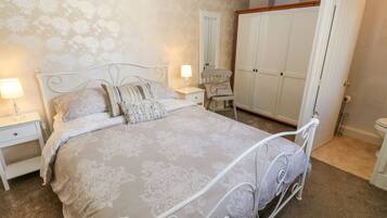 1 kamar tidur dan didekorasi berbeda-beda