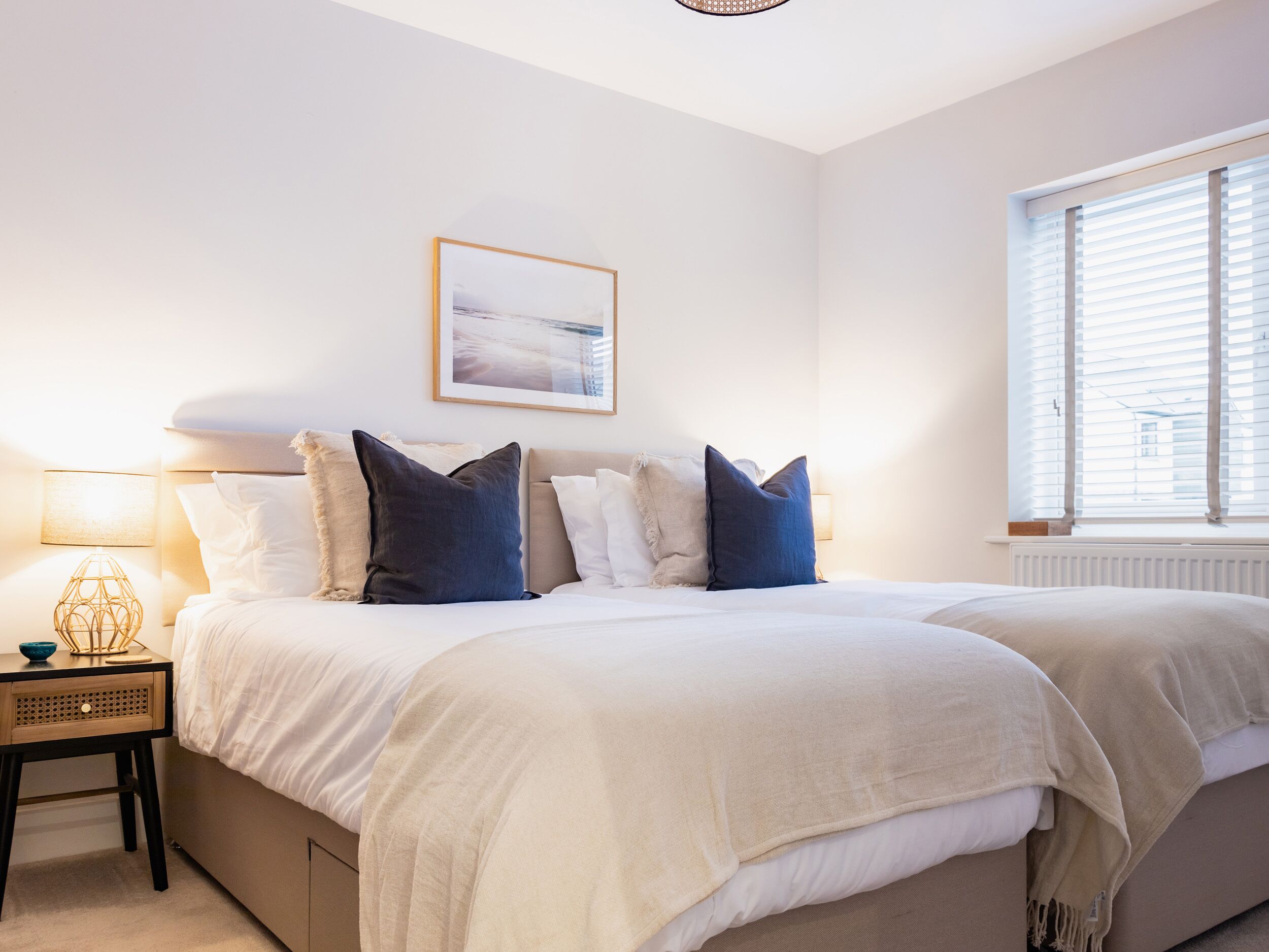 3 habitaciones, decoración personalizada y muebles diferentes 