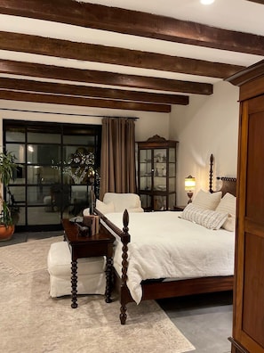 1 habitación, tabla de planchar con plancha, wifi y ropa de cama
