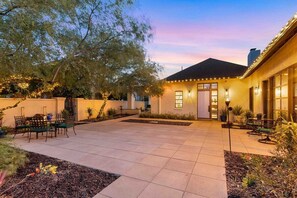 Terrace/patio - Luxury king suite downtown w/lush garden terrace (Tucson)